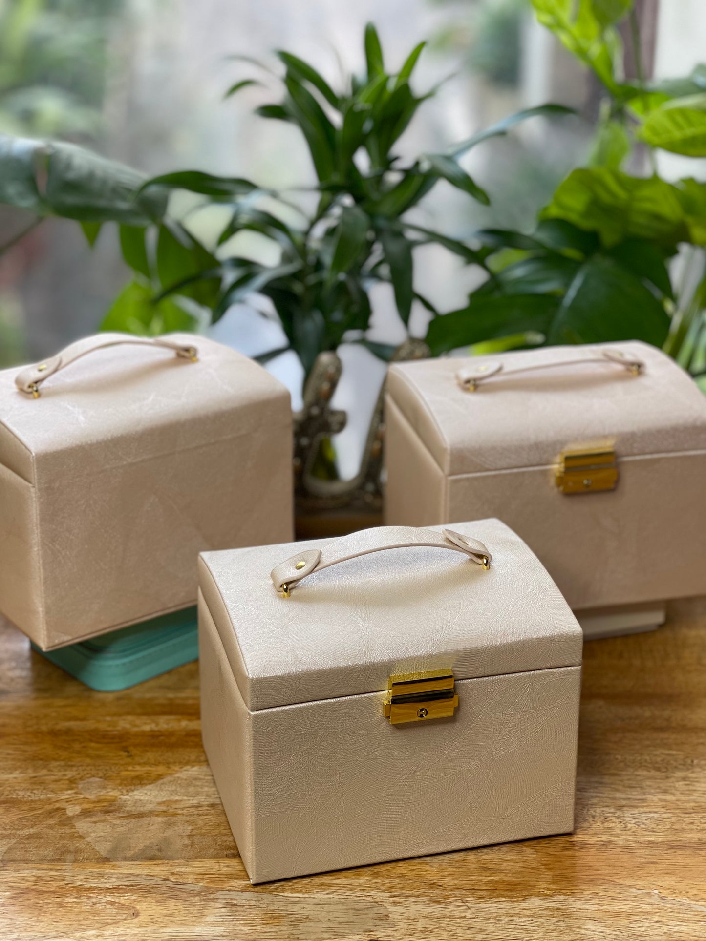 Maharani Jewellery Box (With Lock System)