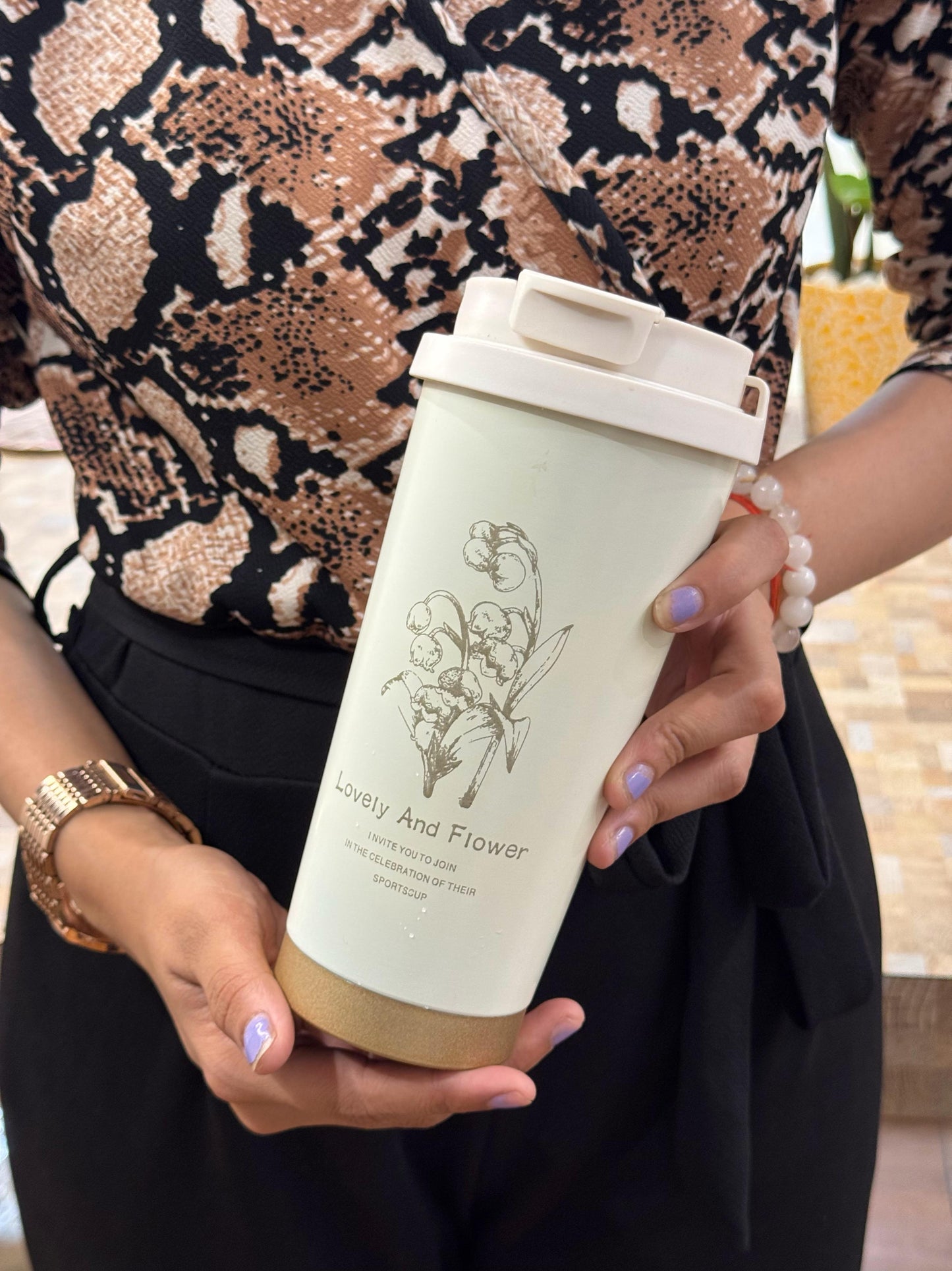 Golden Lily Floral Travel Flask – 380ml Premium Vacuum Coffee Mug with Coffee Charm Tag