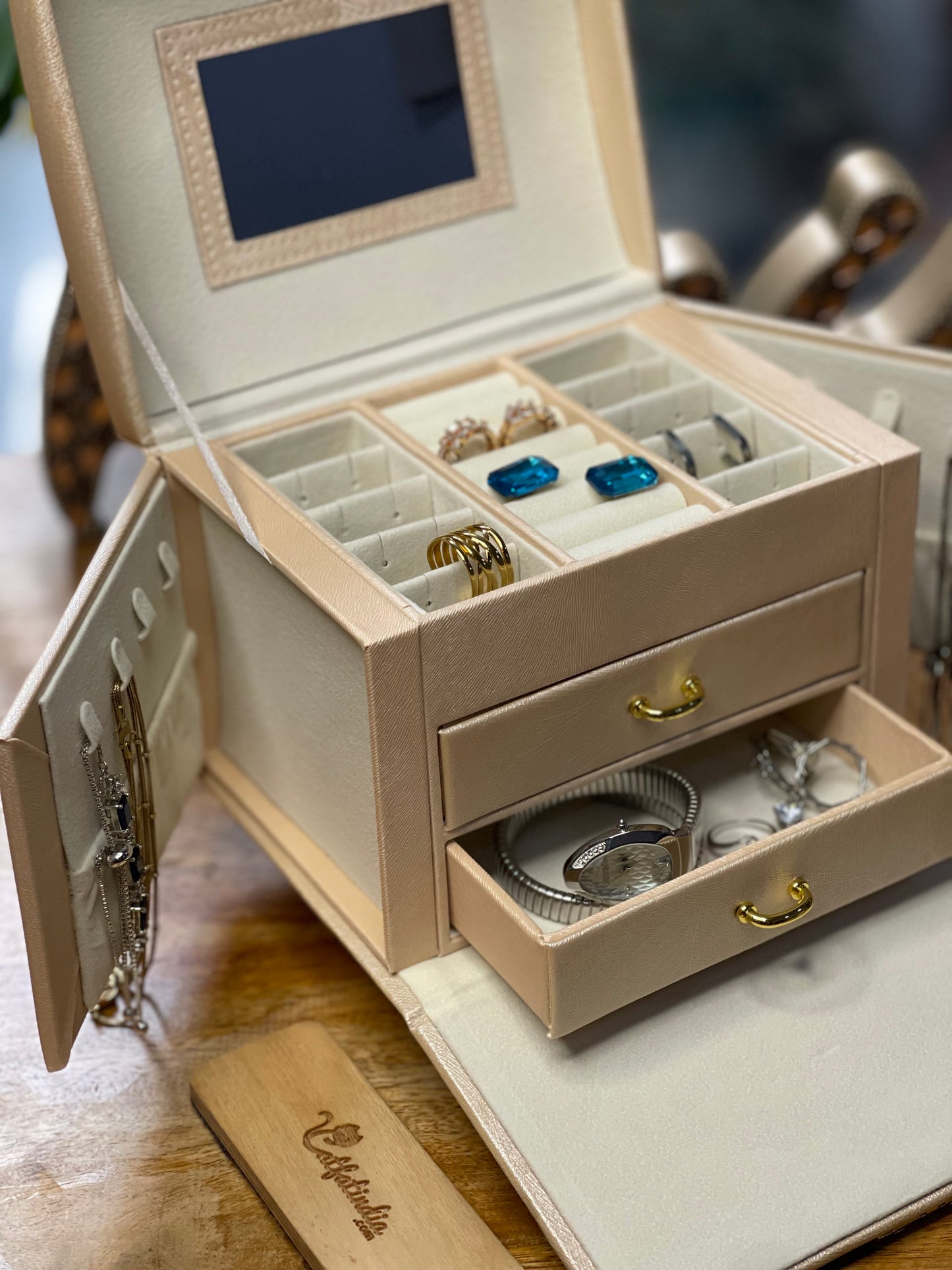 Maharani Jewellery Box (With Lock System)