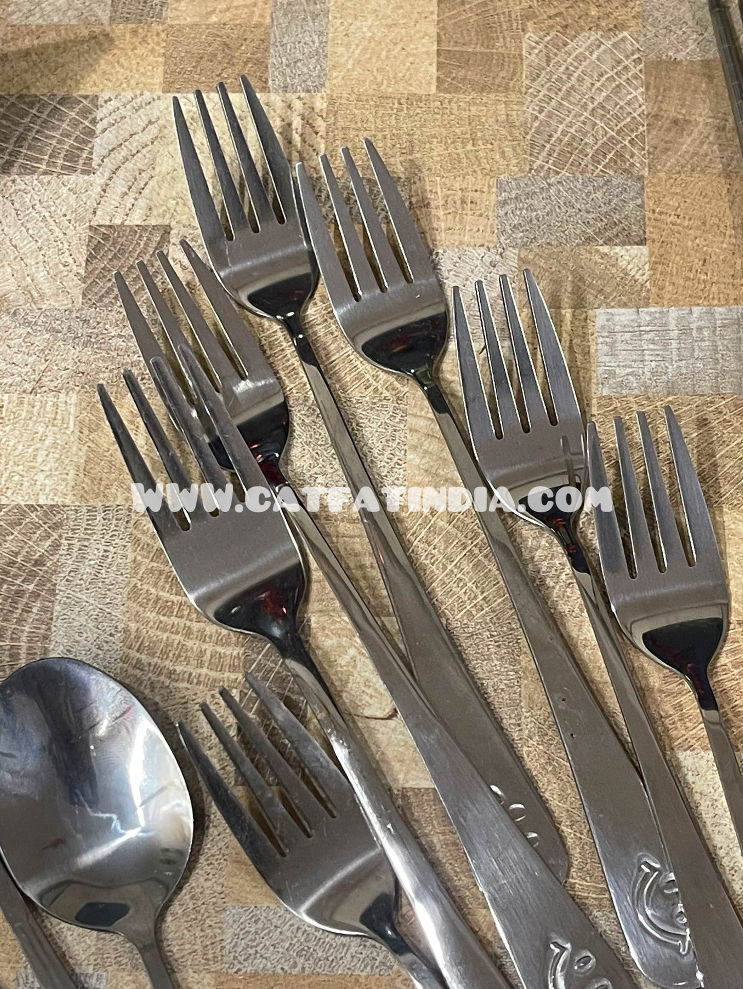 Stainless steel cutlery set