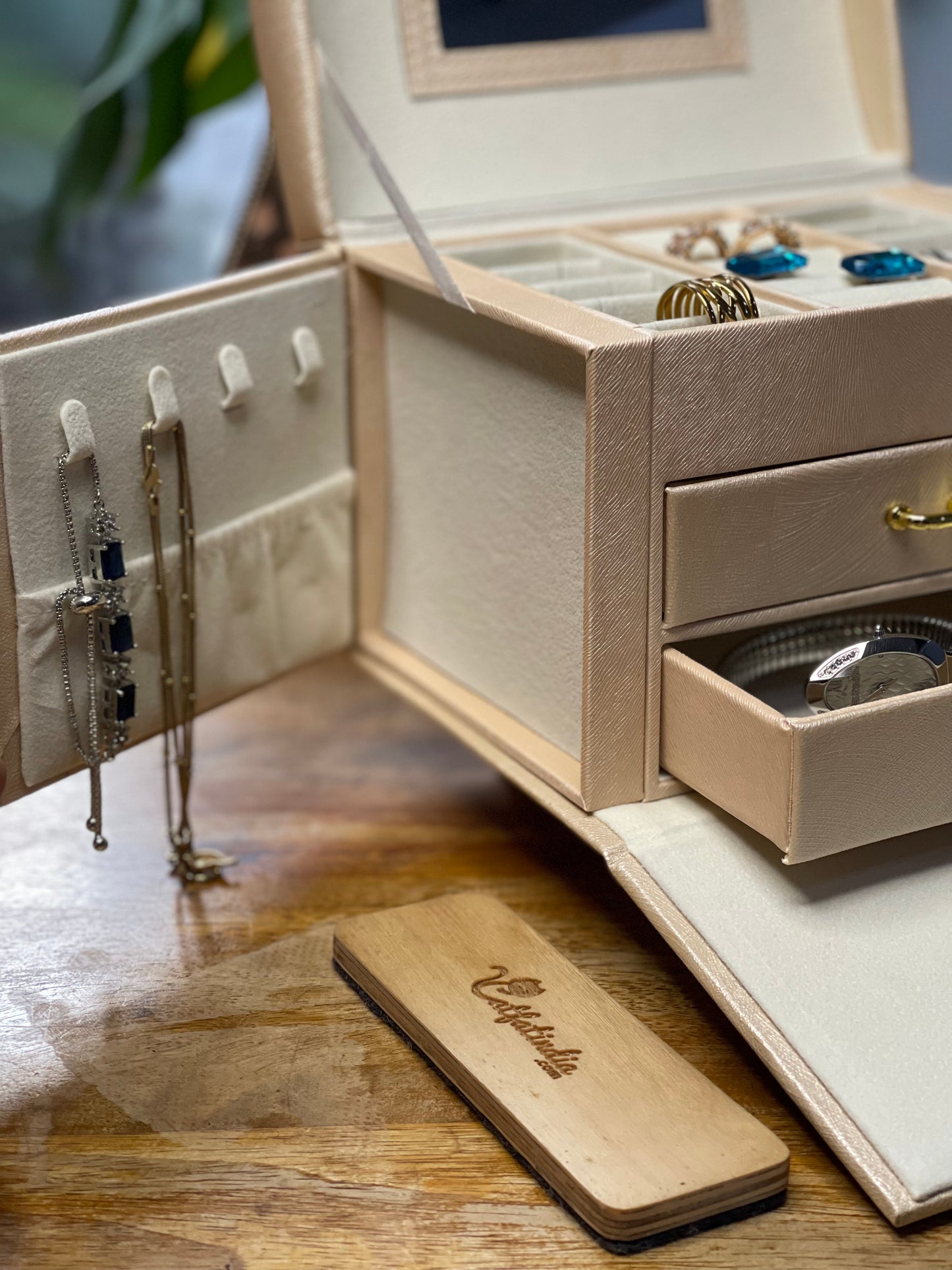 Maharani Jewellery Box (With Lock System)